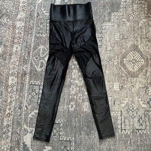 USED GOOD, Carbon 38 partly shimmer leggings. Min. pilling (photo) 24 inch. Xs